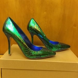 Pumps - Green iridescent high heels.